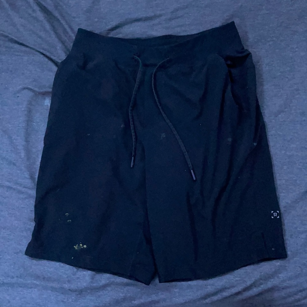 Size Small “THE Short” lulu shorts 7”